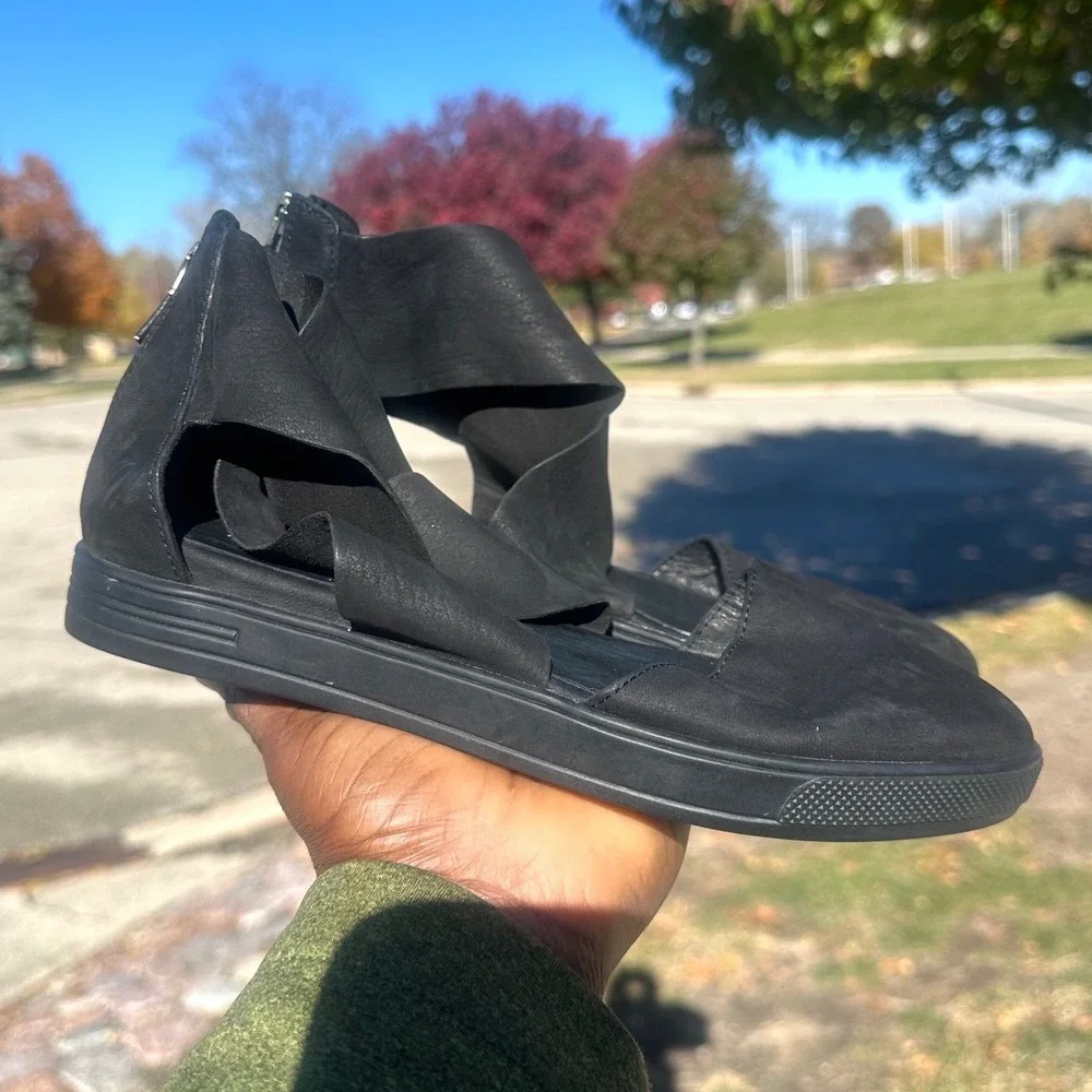 Eileen Fisher Carver Tumbled‎ Nubuck Sneaker Sandals Women's Size 6.5 Black